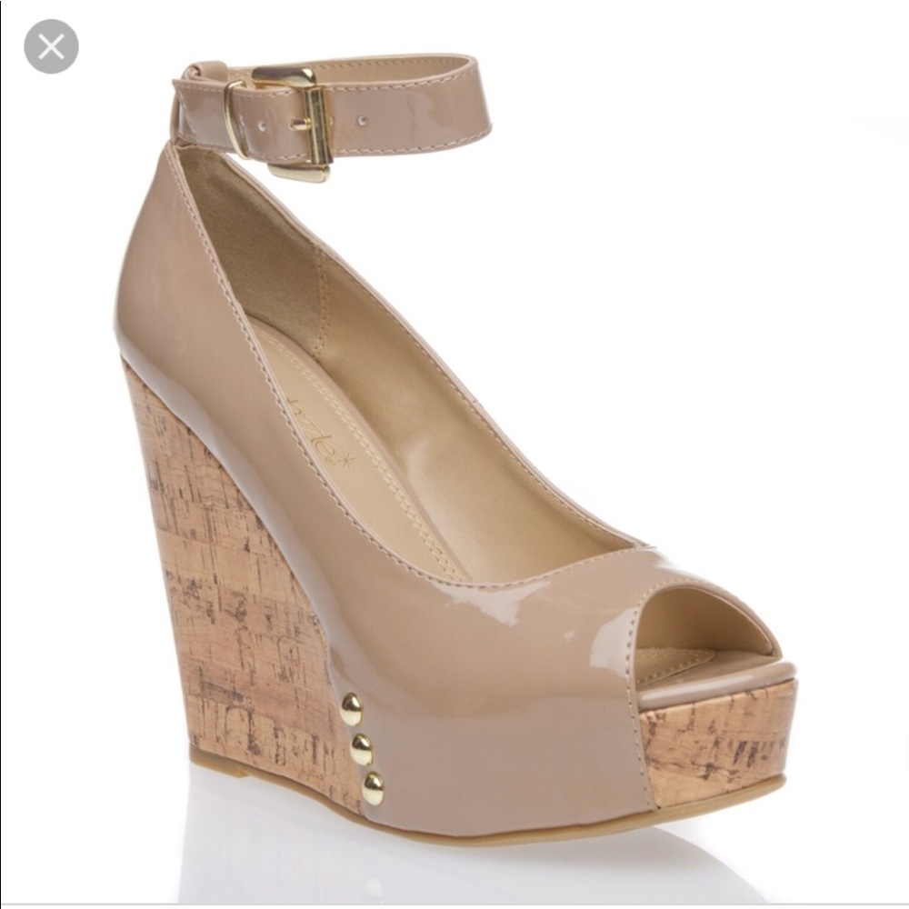 Nude patent wedges